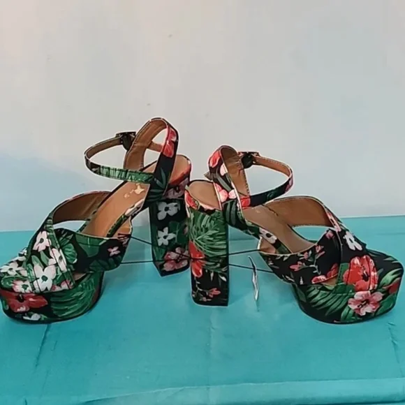 NWT Rue 21 Platform Sandals - Picture 4 of 10